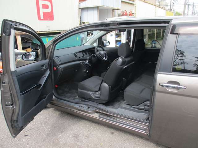 Toyota Isis 5