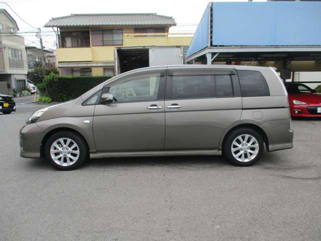 Toyota Isis 9