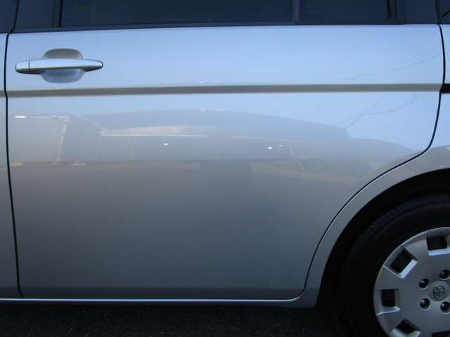 Toyota Isis 4