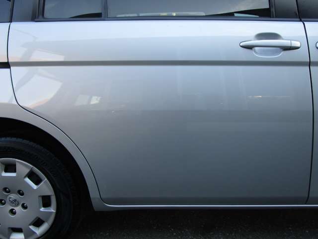 Toyota Isis 8
