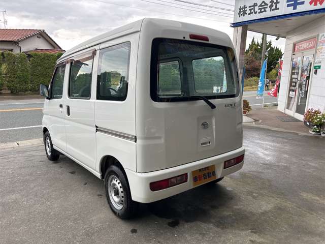 Daihatsu Hijet Cargo 6