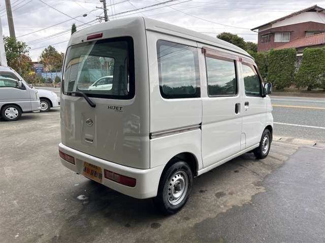 Daihatsu Hijet Cargo 8