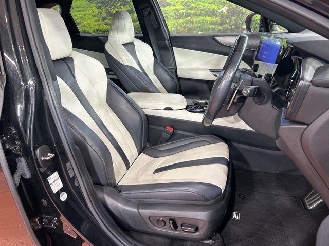 Lexus NX 8