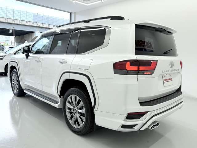 Toyota Land Cruiser 300 8
