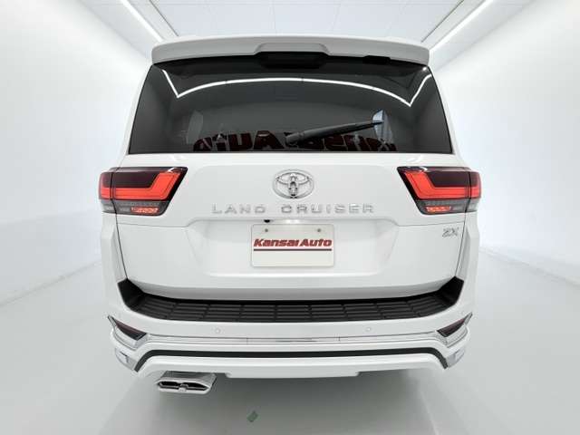 Toyota Land Cruiser 300 10
