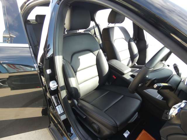 Mercedes-Benz GLA-Class 11