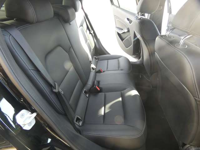 Mercedes-Benz GLA-Class 12