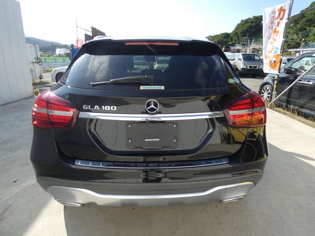 Mercedes-Benz GLA-Class 6