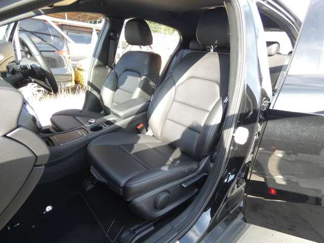 Mercedes-Benz GLA-Class 10