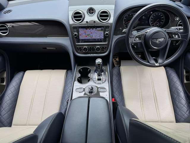 Bentley Bentayga 11