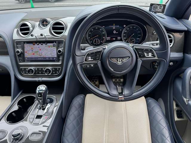 Bentley Bentayga 12