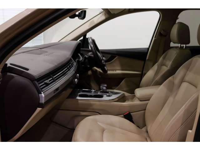Audi Q7 4