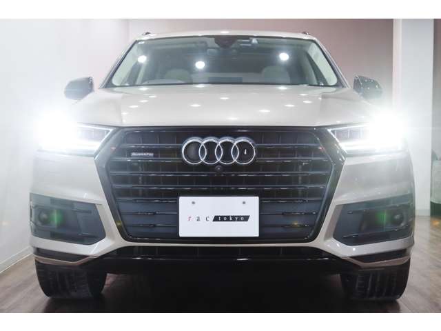 Audi Q7 6