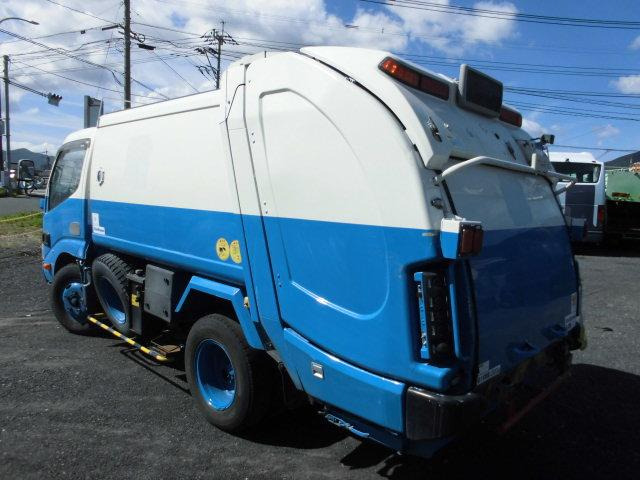 Hino Dutro 5