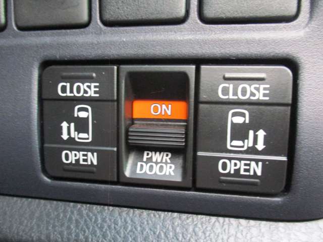 Toyota Noah 4