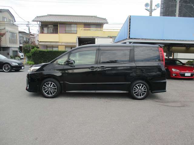 Toyota Noah 10