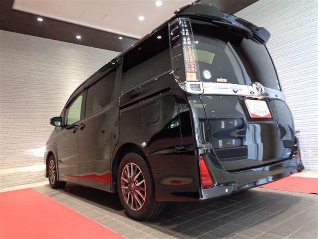 Toyota Voxy 11