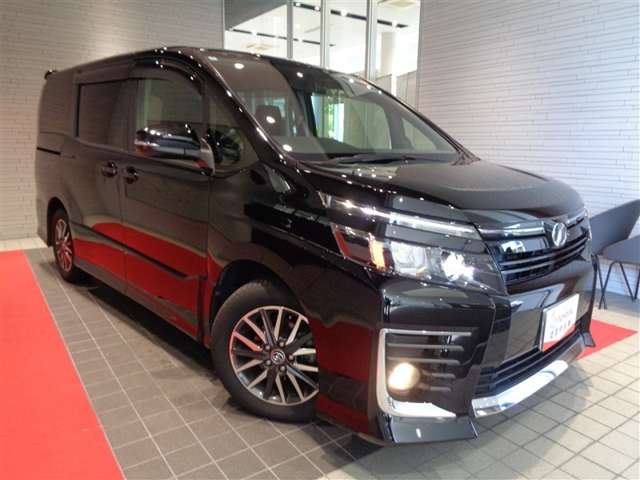 Toyota Voxy 2