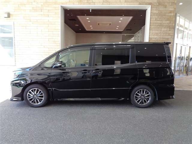 Toyota Voxy 3