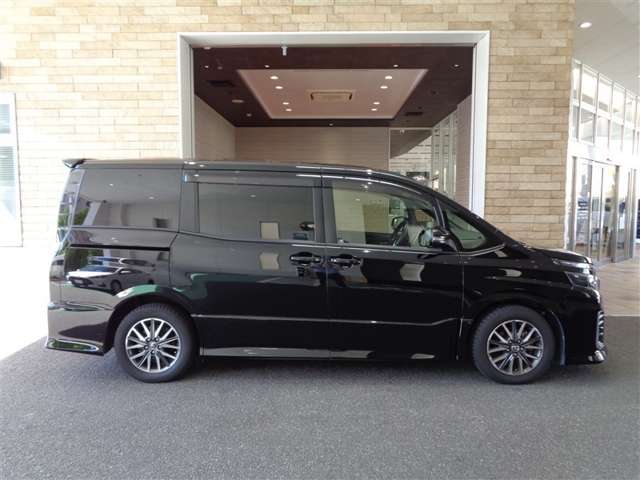 Toyota Voxy 4