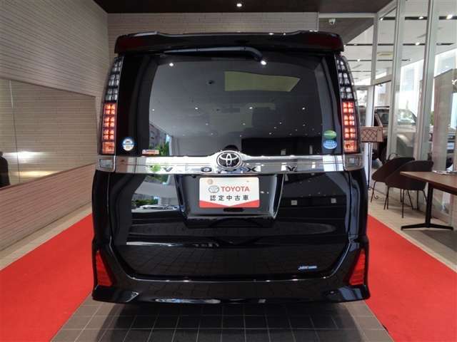 Toyota Voxy 9