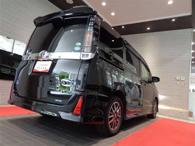 Toyota Voxy 10