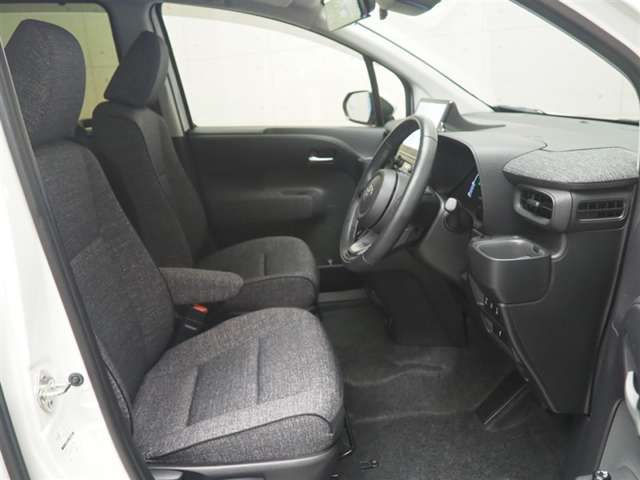 Toyota Sienta 11