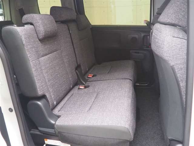 Toyota Sienta 12