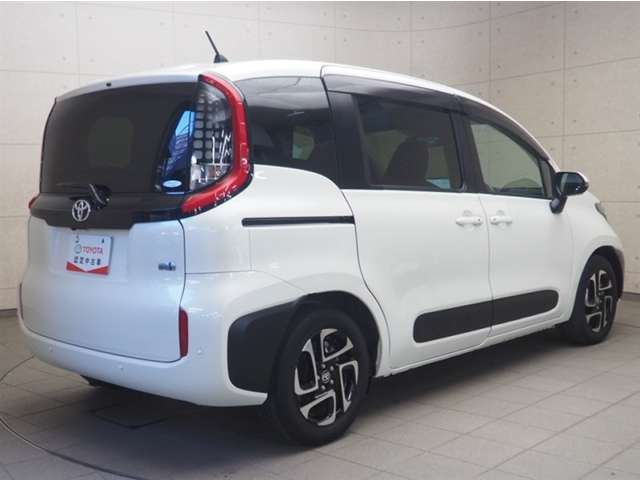 Toyota Sienta 7