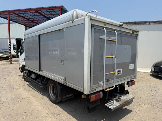 Hino Dutro 6