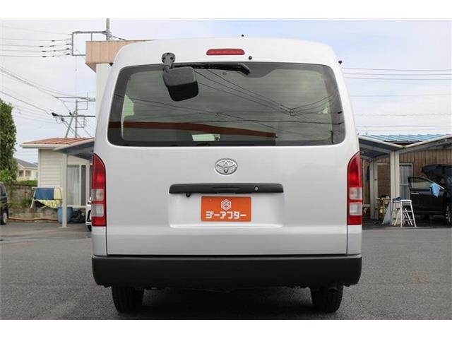 Toyota Hiace 7
