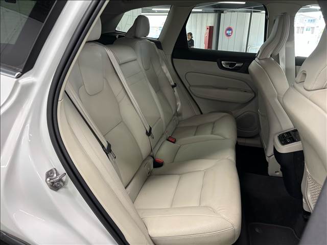 Volvo XC60 8