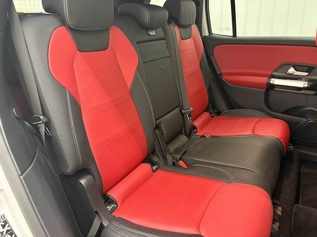 Mercedes-Benz GLB 10