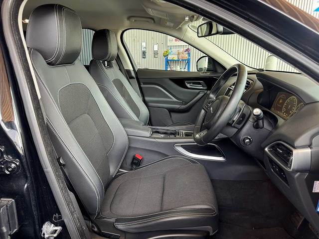 Jaguar F-Pace 11