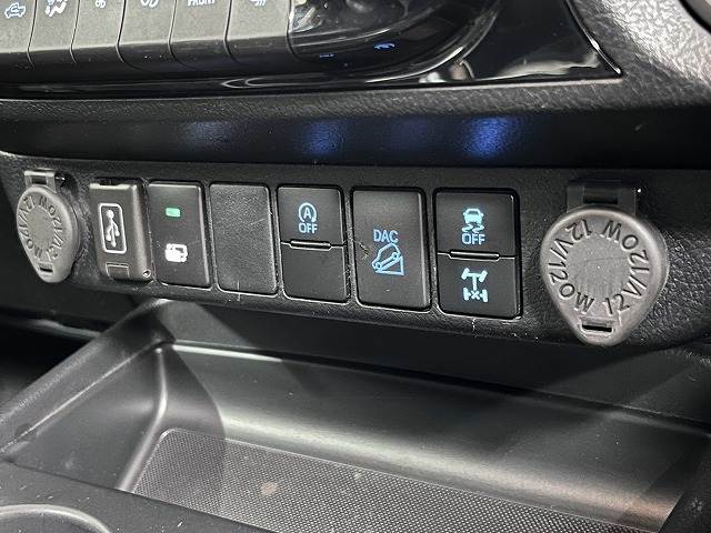 Toyota Hilux 8