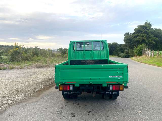 Isuzu Elf 6