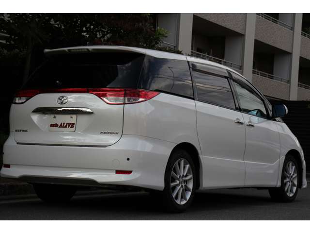 Toyota Estima 4