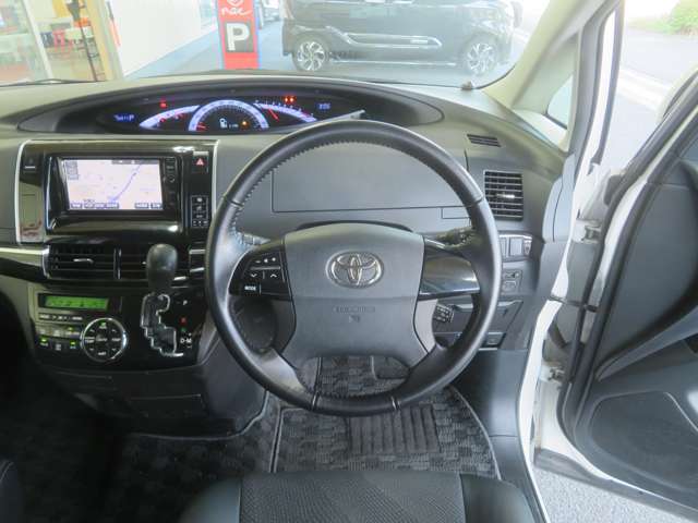 Toyota Estima 8