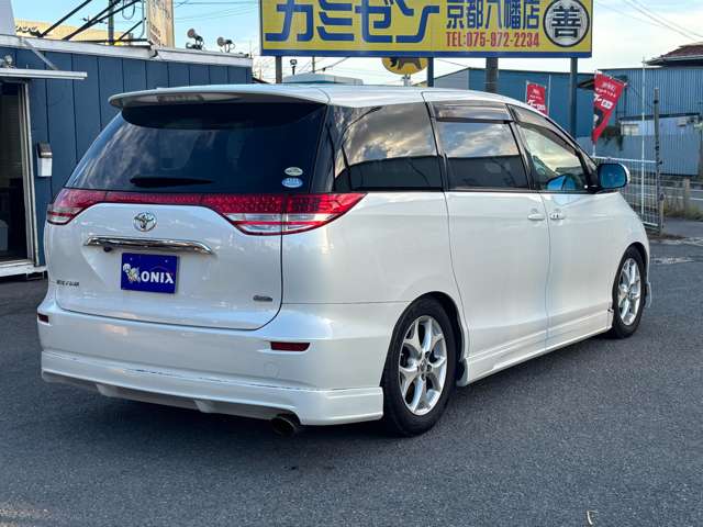 Toyota Estima 4