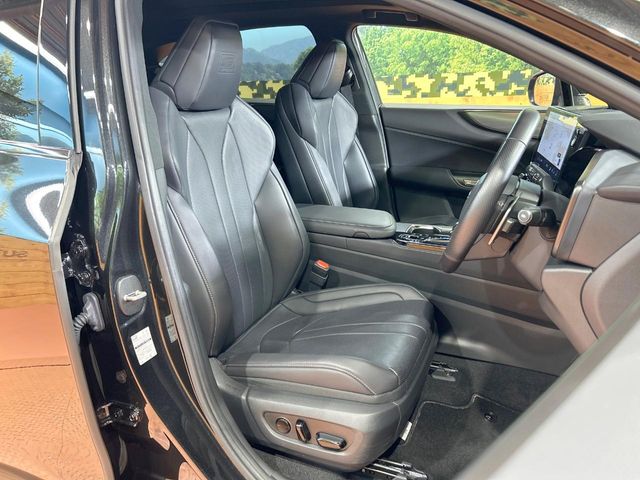 Lexus NX 8