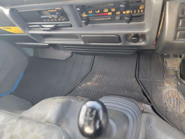 Isuzu Elf 7