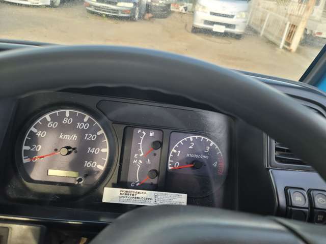 Isuzu Elf 8