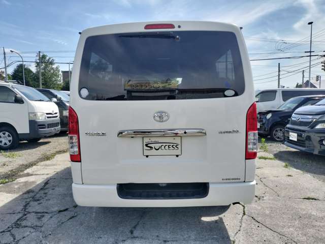 Toyota Hiace Van 12