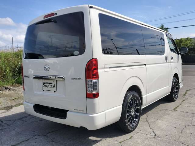 Toyota Hiace Van 13