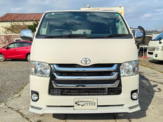 Toyota Hiace Van 7