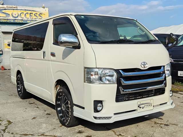 Toyota Hiace Van 8