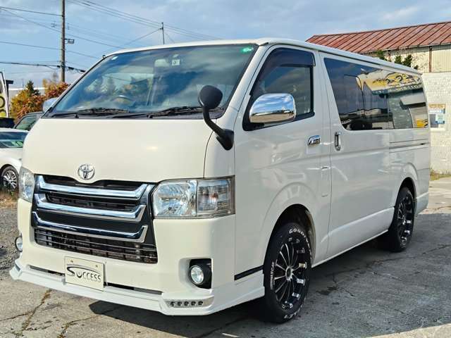 Toyota Hiace Van 9