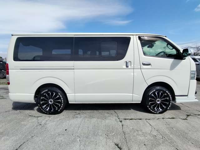 Toyota Hiace Van 10