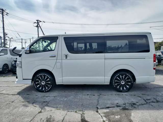 Toyota Hiace Van 11