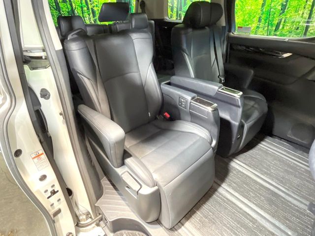 Toyota Alphard 9